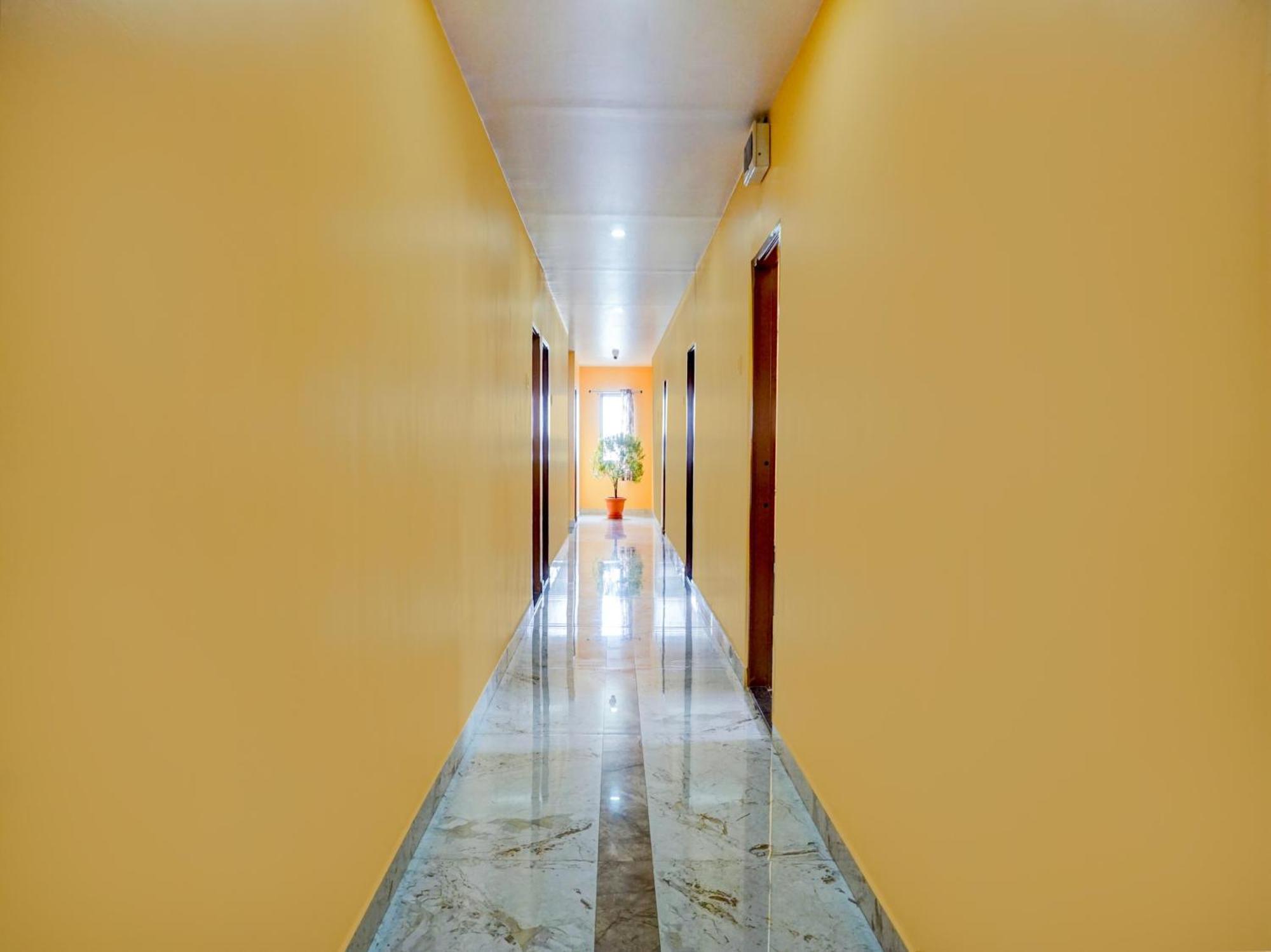 Spot On Hotel Shree Samarth Lodging Kolhapur Exteriör bild